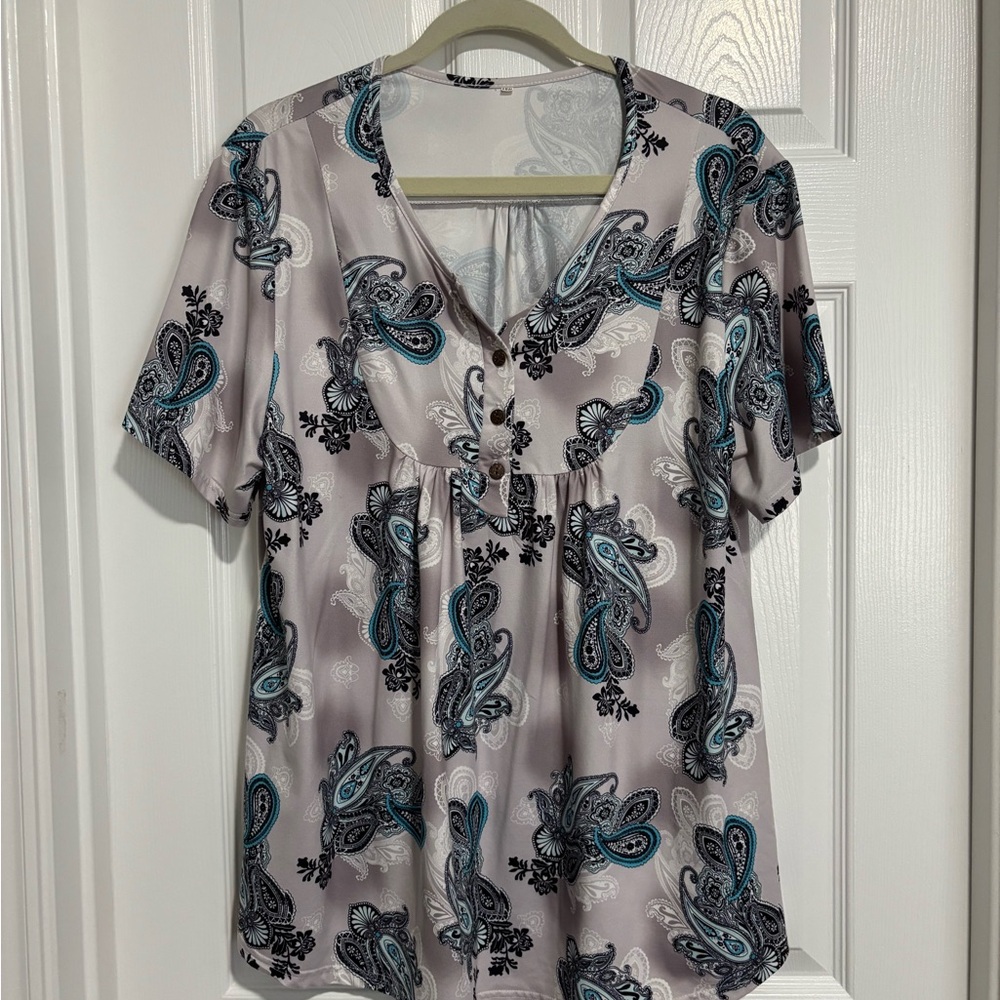 Women’s Paisley Button-Front Blouse - Gray with Teal Accents